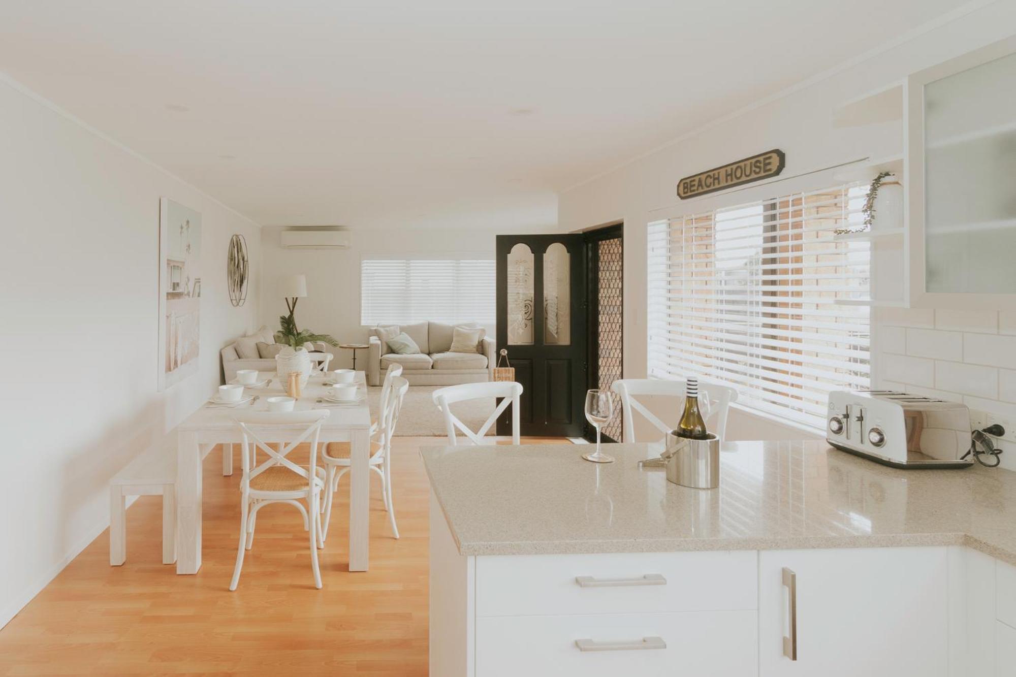 Salty Breeze Beach House Orewa Kültér fotó